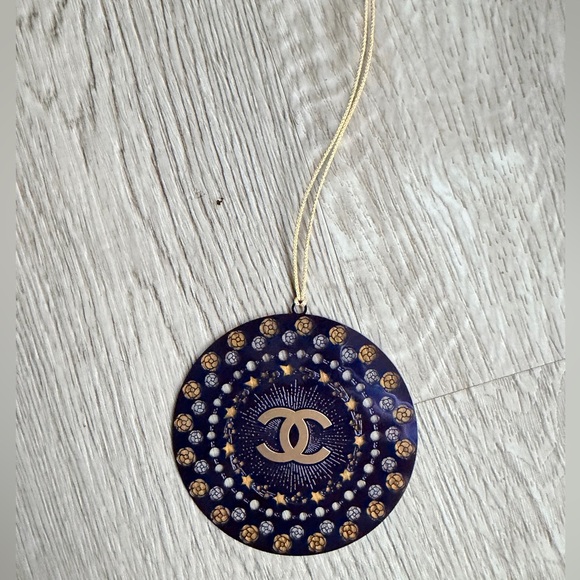 CHANEL Radiant Purple and Gold Medallion Ornament. Holiday 2025. Sealed. GWP - Picture 7 of 10